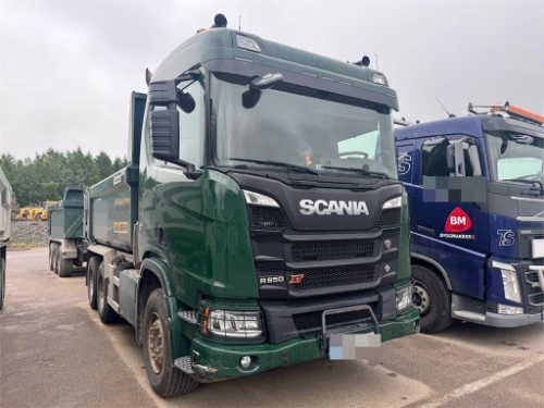 Scania R650 6x4 Tipper Truck with Istrail Tri-Axle Traile