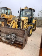 Komatsu WB93R-5, Terne, Costruzioni