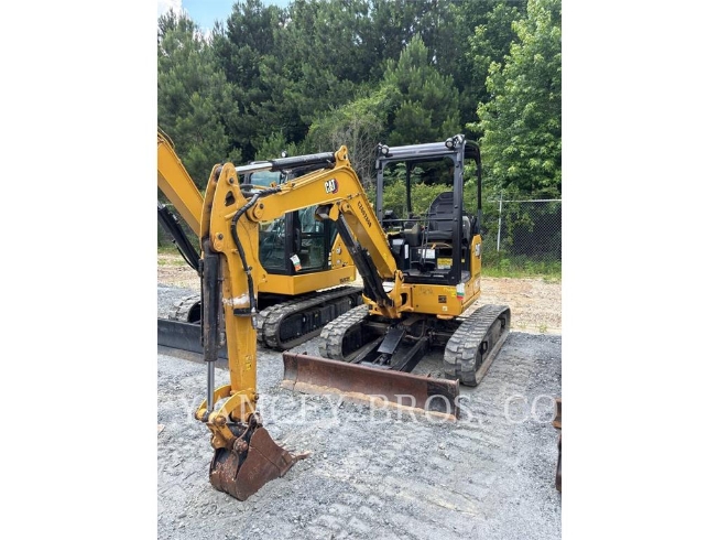 大型油圧ショベル12t以上（パワーショベル・ユンボ） - CATERPILLAR