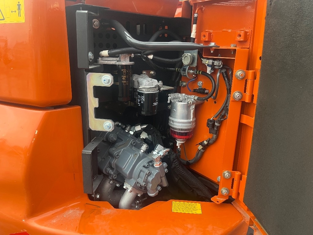 ちい Hitachi ZX 85 US / Engcon, Pihdit, Rasvari, Kauha - Mini