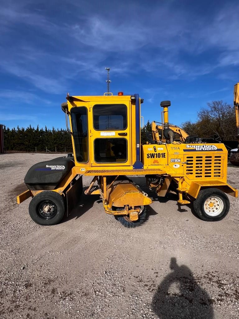 Superior Broom DT80K