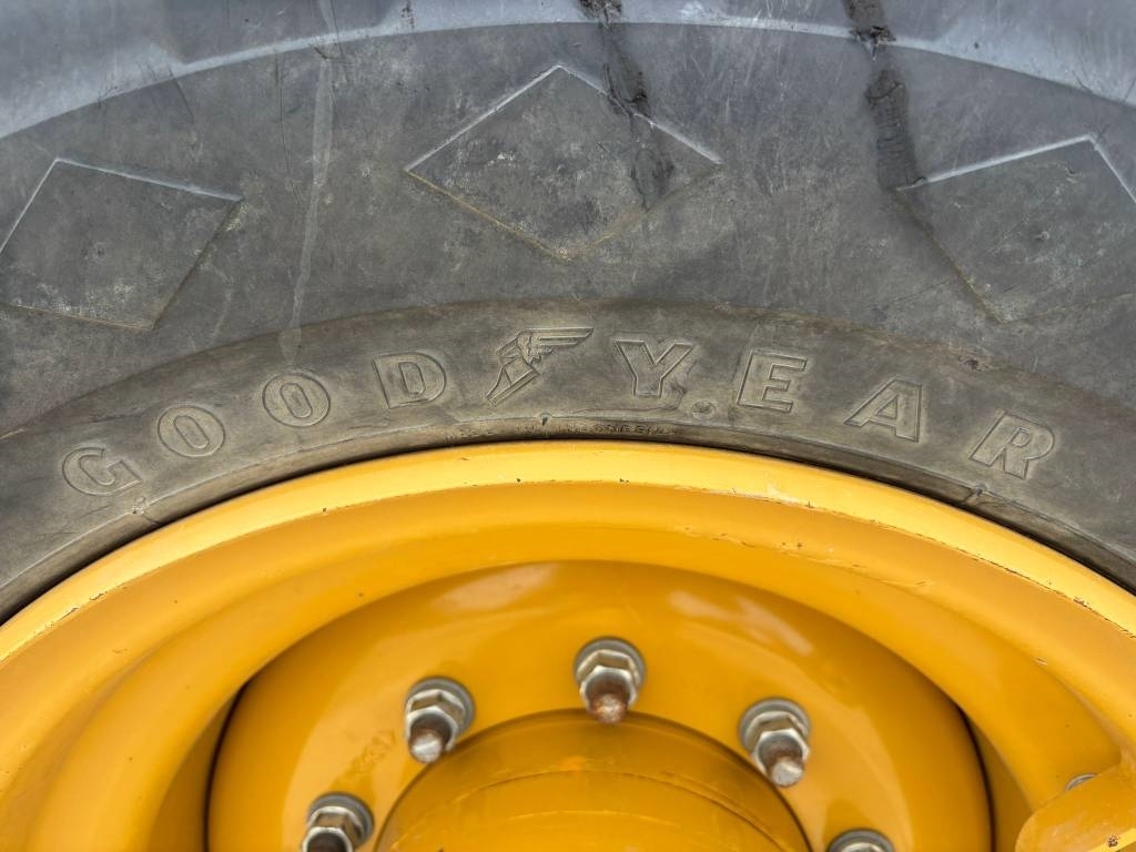 CAT 918 M