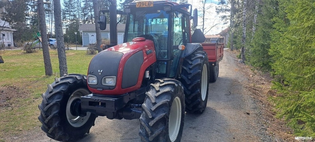 Valtra A 82
