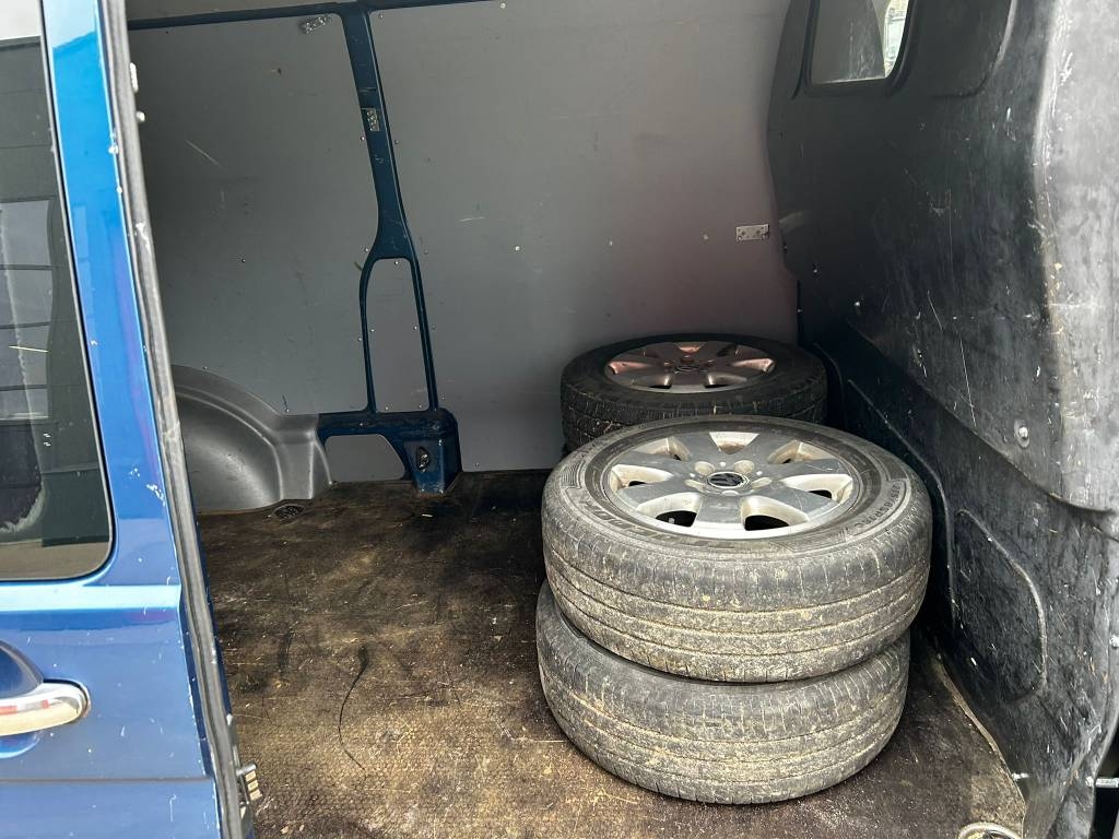 volkswagen-transporter-2xrenka,d548f19a