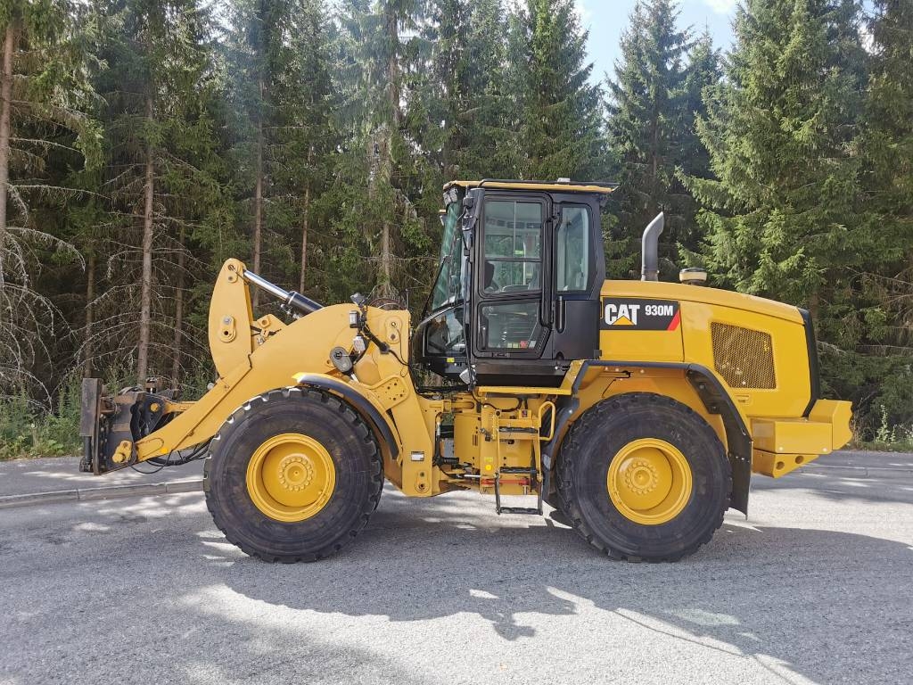 Wheel loader CAT 930M