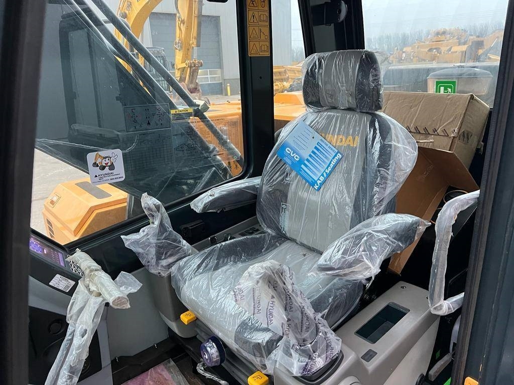 Hyundai R 210 (New / Non CE Certified)