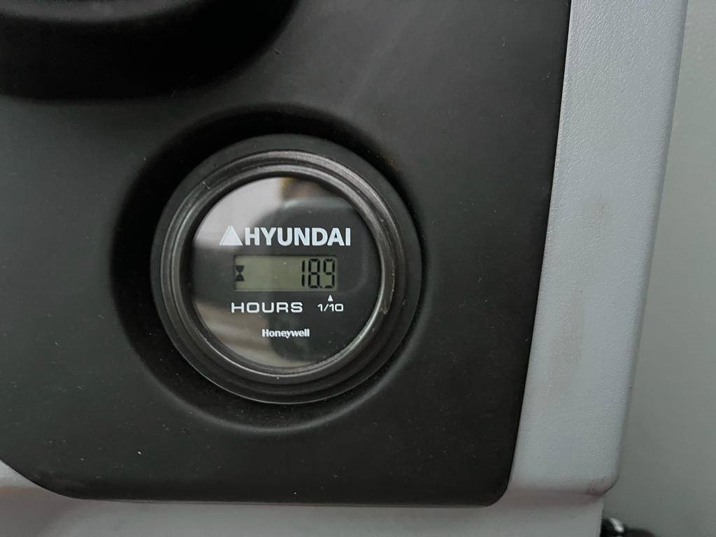 Hyundai R 210 (New / Non CE Certified)