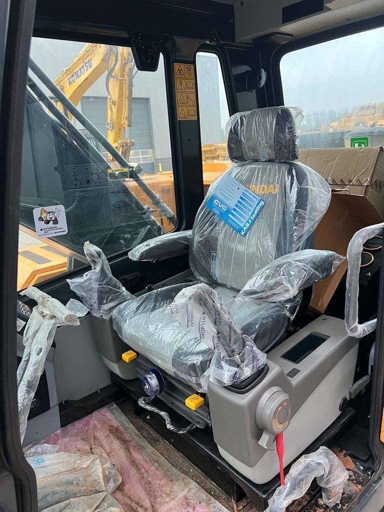 Hyundai R 210 (New / Non CE Certified)