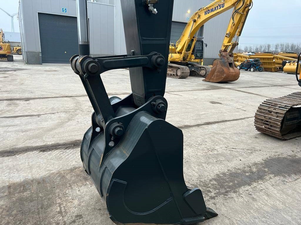 Hyundai R 210 (New / Non CE Certified)