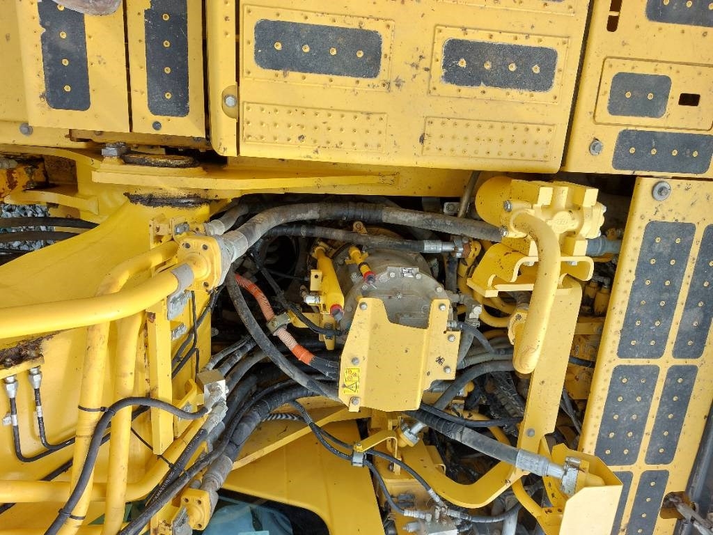 Komatsu HB365LC-3
