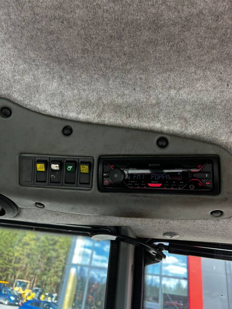 valtra-c-130-etukuormaaja-kauh,501b5e20