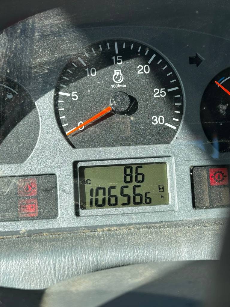 valtra-c-130-etukuormaaja-kauh,5b42cdd3