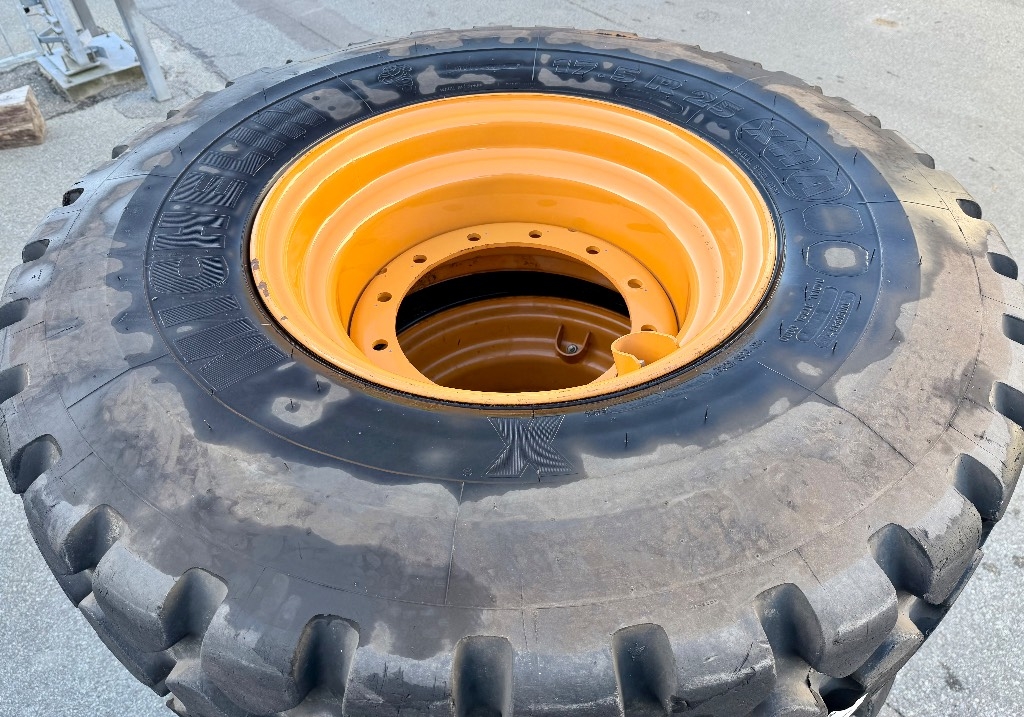 Michelin X 17.5 R25