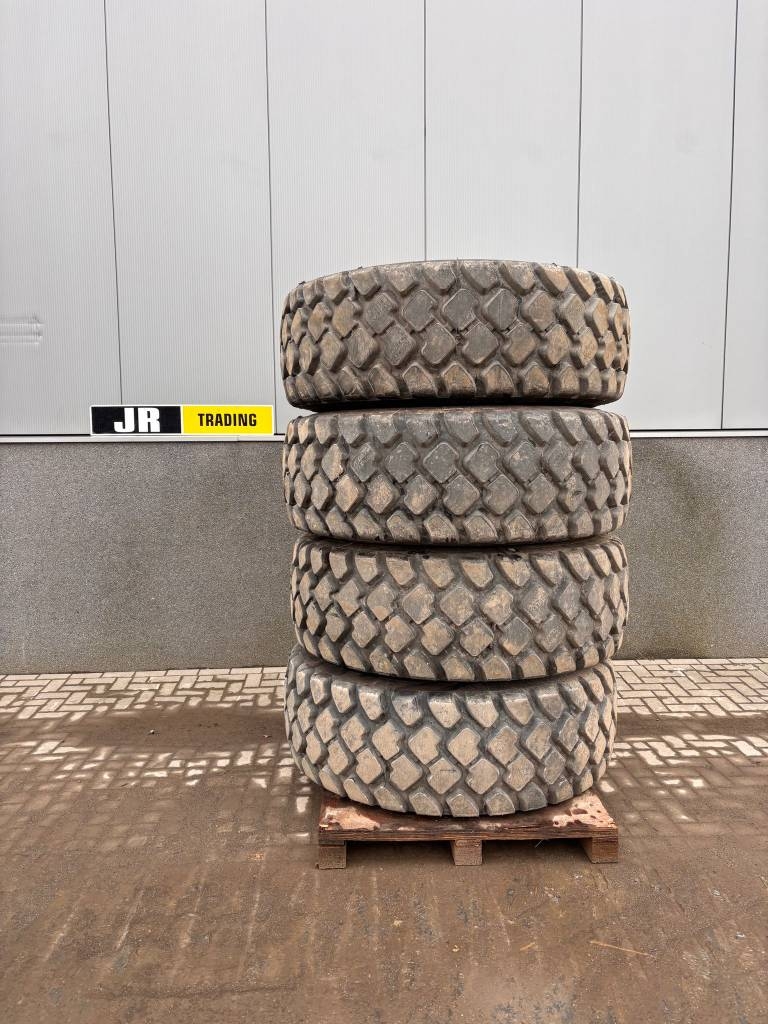 [Other] L90H L90G L90F Set of Tires + Rims (NEW)