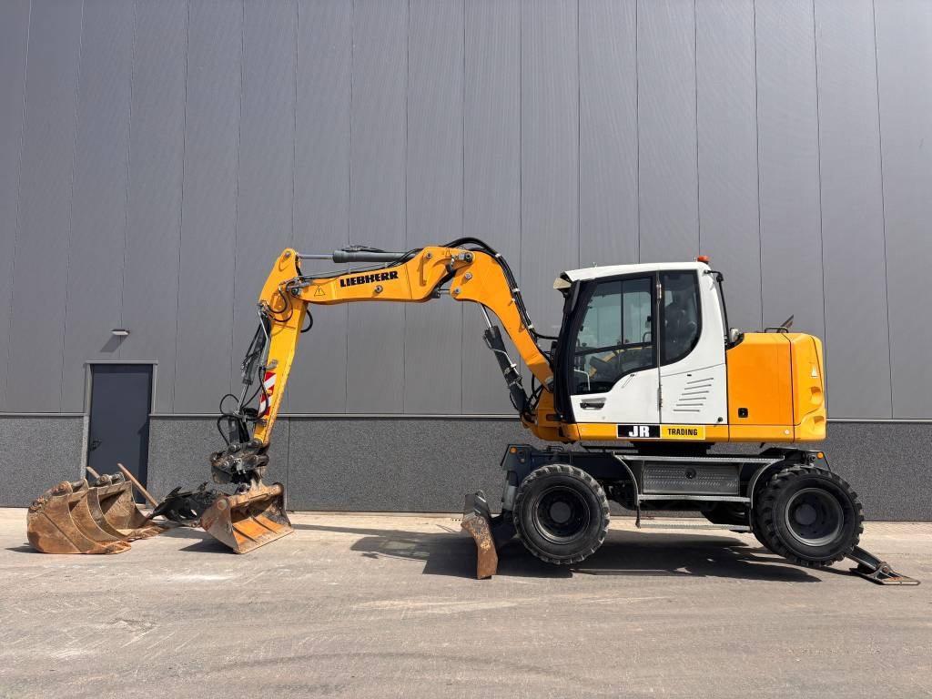 Liebherr A 912 Compact (3 Buckets + Forks)