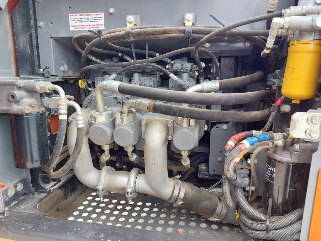 Hitachi ZX210LC-6