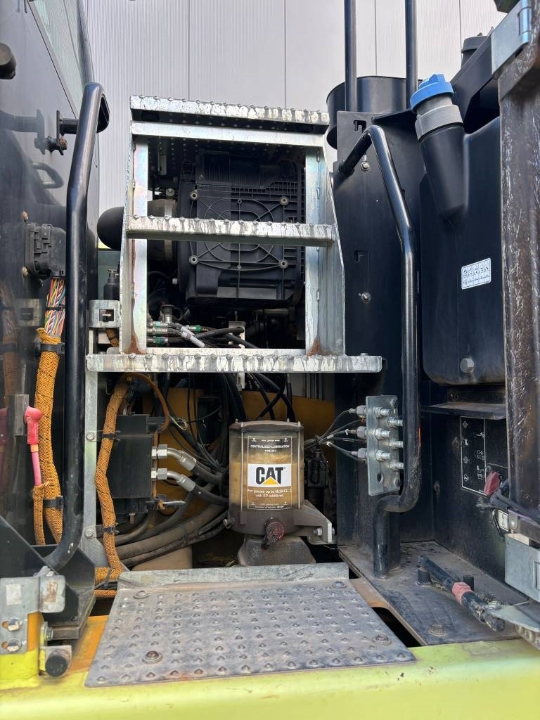 CAT M 320 F (Under Preparation)