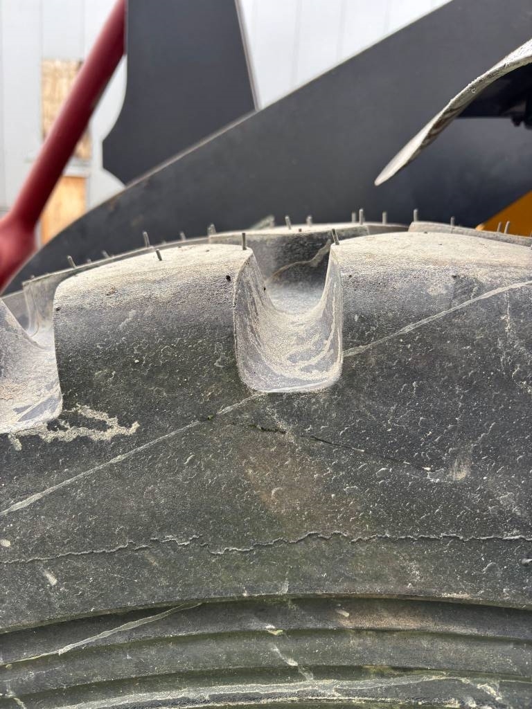 Volvo L 90 H (High tip + New tires)