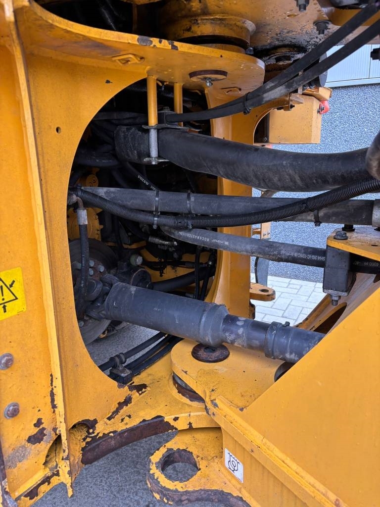 Volvo L 90 H (High tip + New tires)