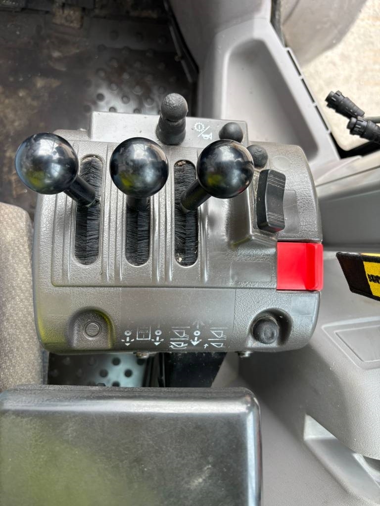 Volvo L 90 H (High tip + New tires)