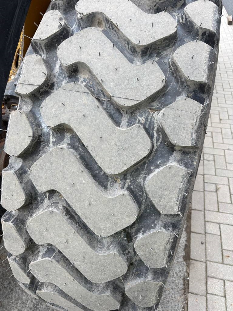 Volvo L 90 H (High tip + New tires)