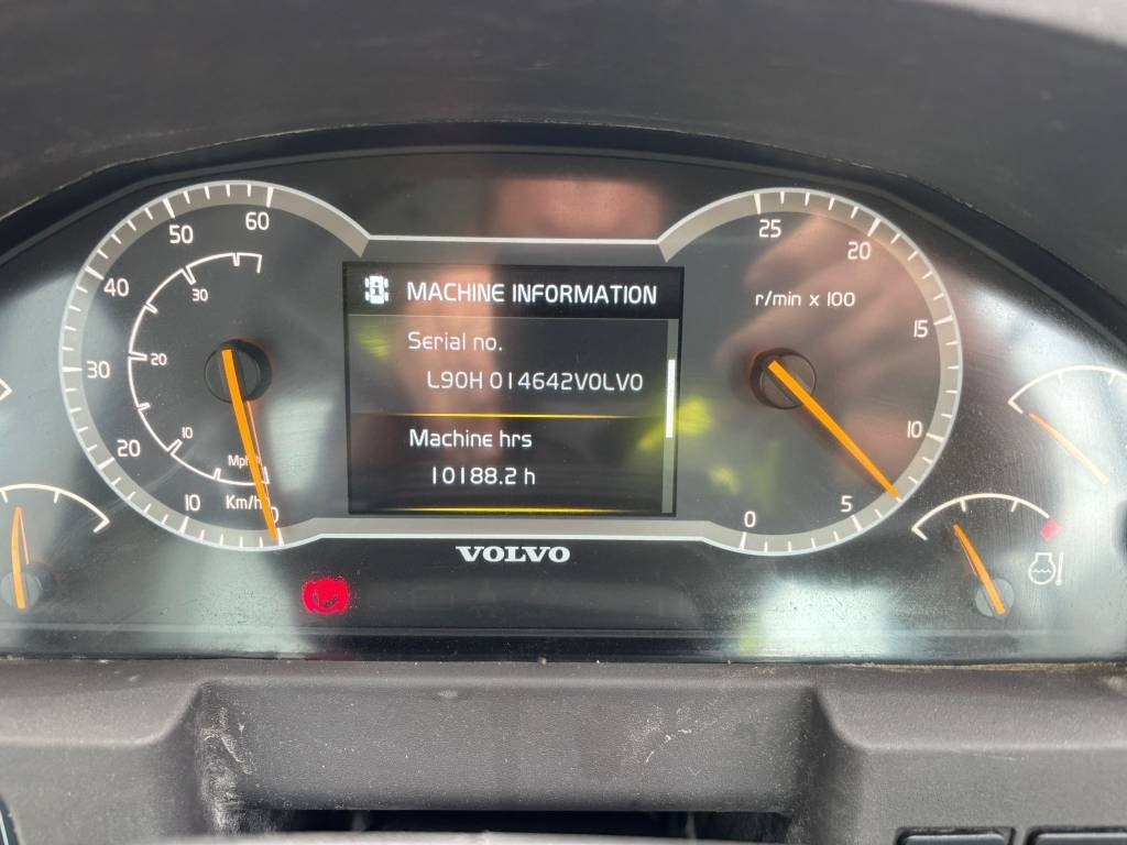 Volvo L 90 H (High tip + New tires)