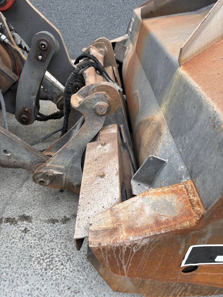 Volvo L 90 H (High tip + New tires)