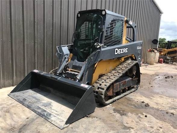 John Deere 323D
