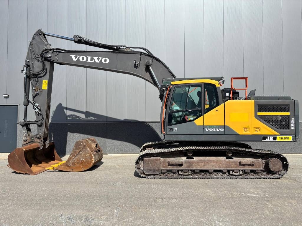 Volvo EC 250 ENL (Two buckets)