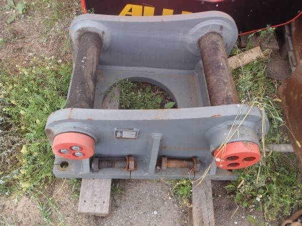 Komatsu PC800, Altri componenti, Costruzioni