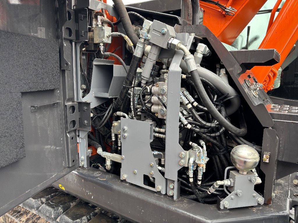 hitachi-zx-135-us-7-rototilt-r,5af4086a