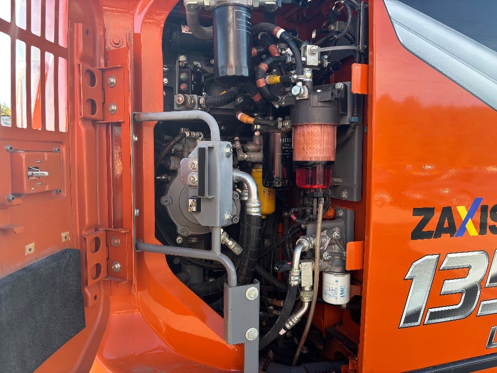 hitachi-zx-135-us-7-heti-valmi,72f79ac3