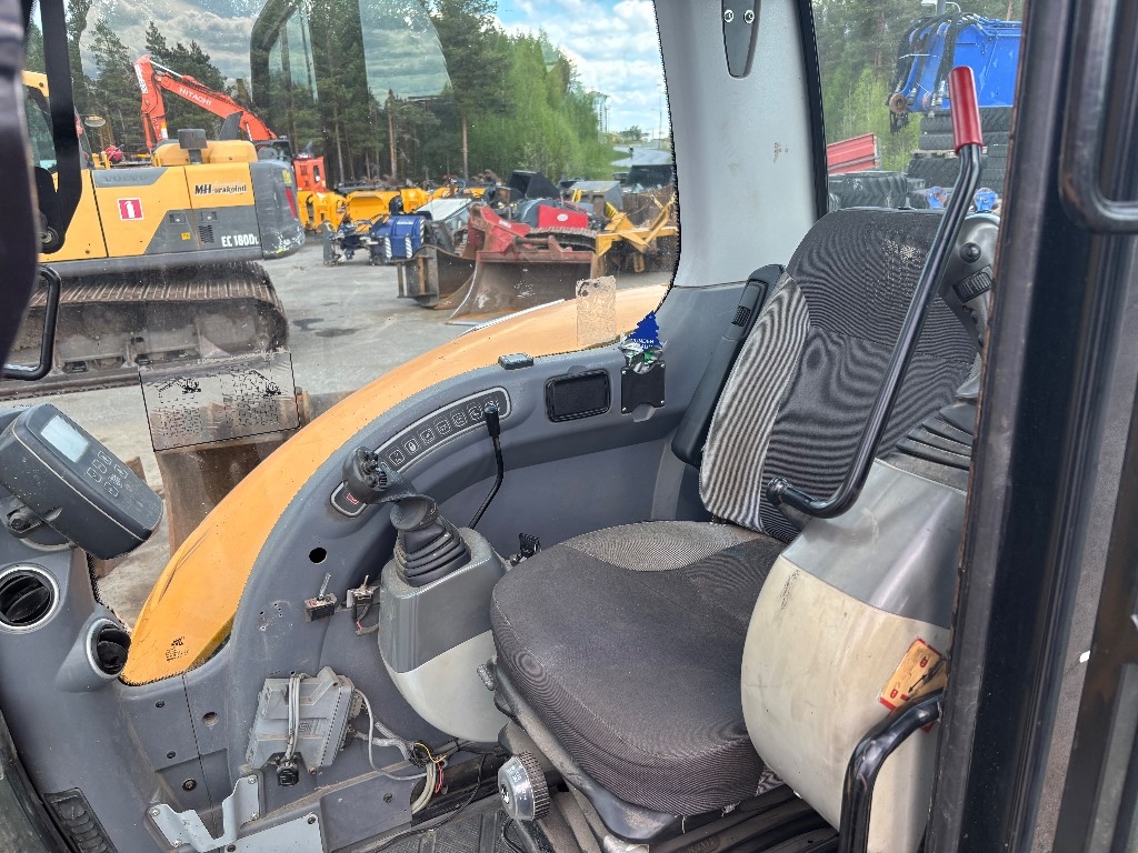 jcb-8080-pyorittaja-2-kauhaa-l,247c3597