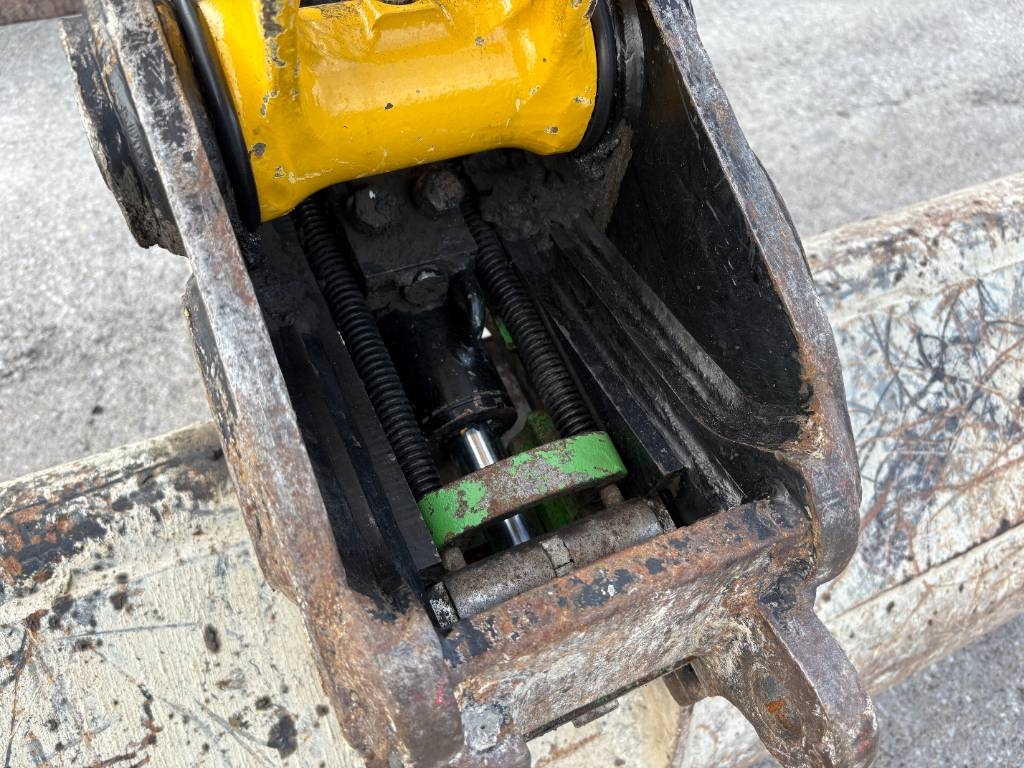 Komatsu PC138US-11