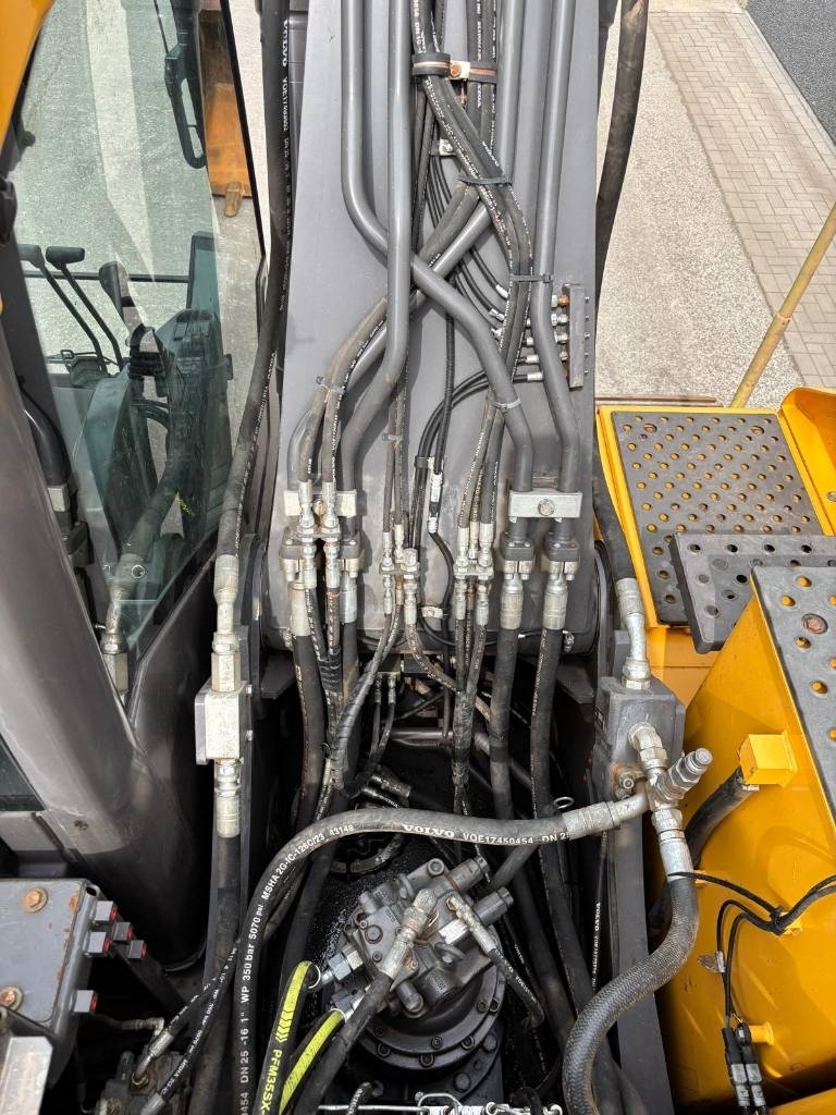 Volvo EC 220 EL (new undercarriage)