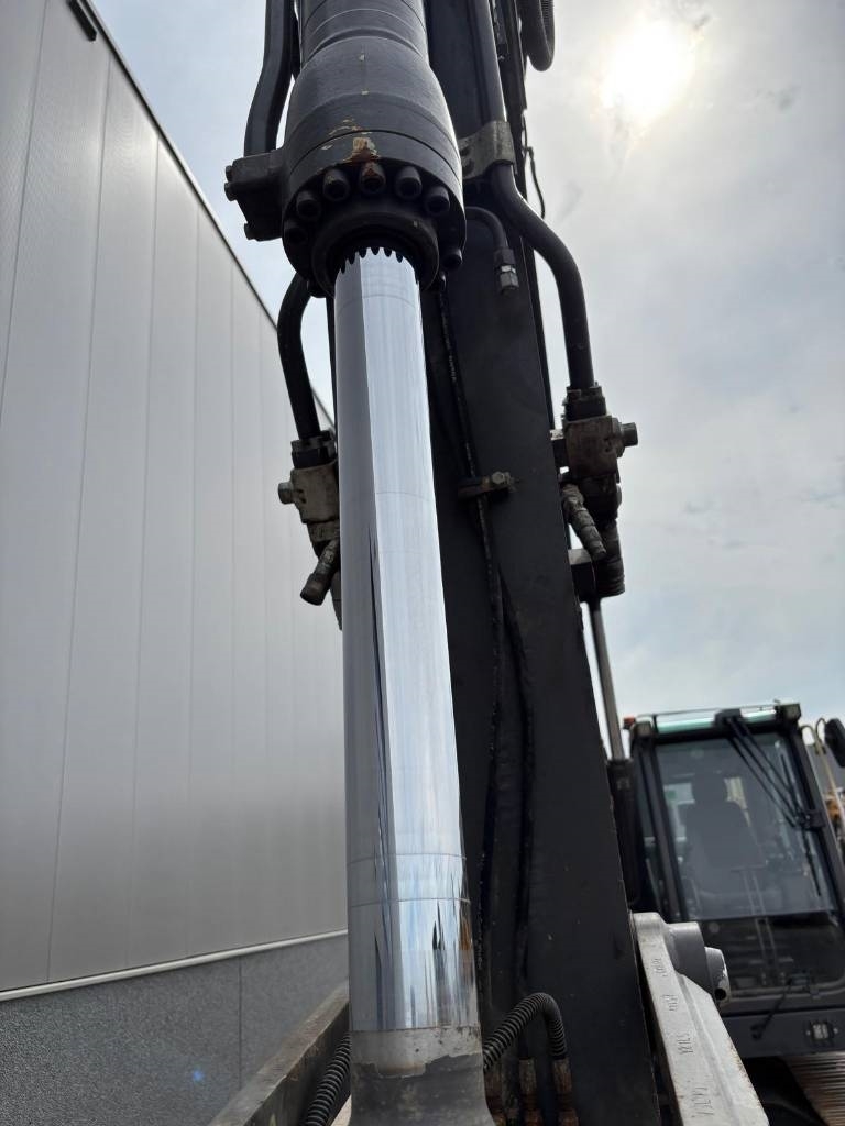 Volvo EC 220 EL (new undercarriage)