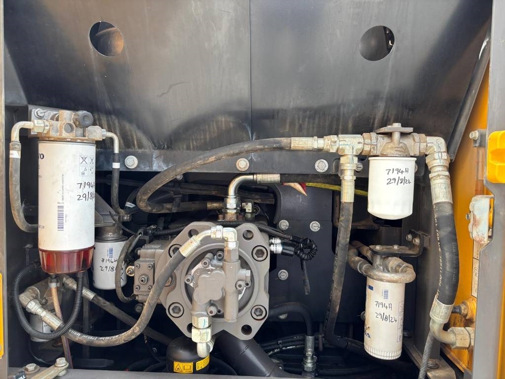 Volvo EC 220 EL (new undercarriage)
