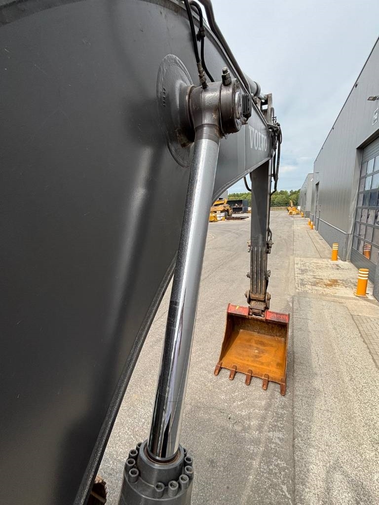 Volvo EC 220 EL (new undercarriage)