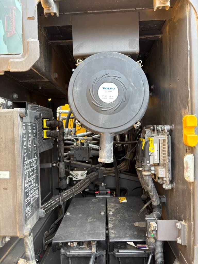 Volvo EC 220 EL (new undercarriage)