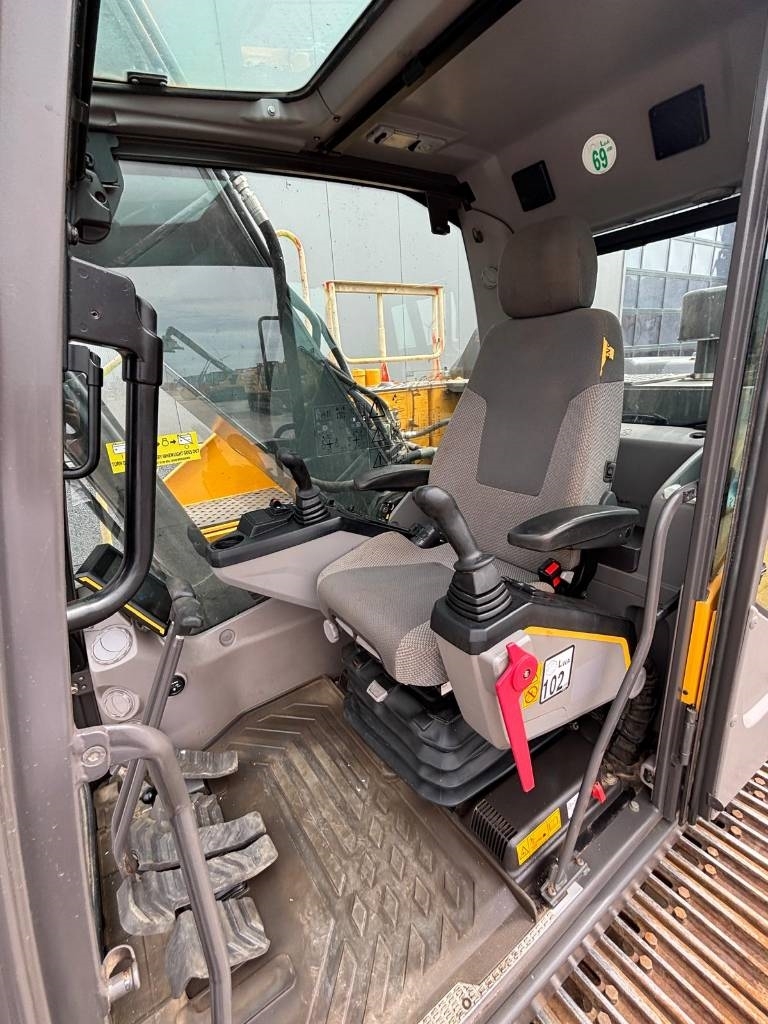 Volvo EC 220 EL (new undercarriage)
