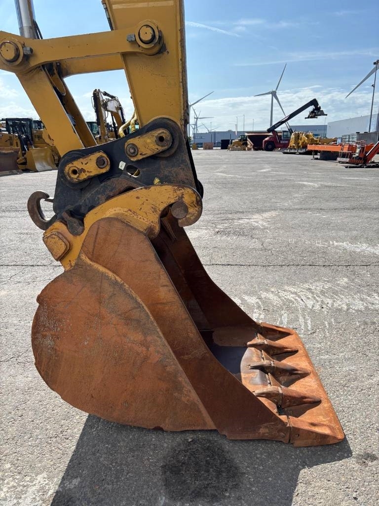 CAT 330 FL