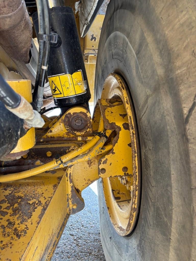 CAT 745 C (CE /Low Hours)