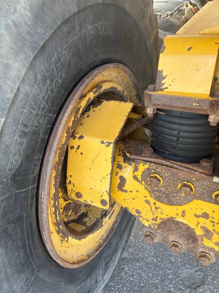 CAT 745 C (CE /Low Hours)