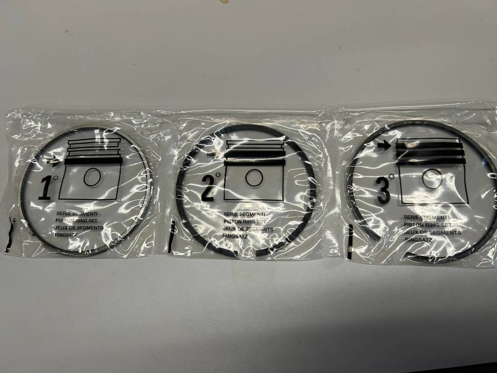 CNH Stempelring s&aelig;t