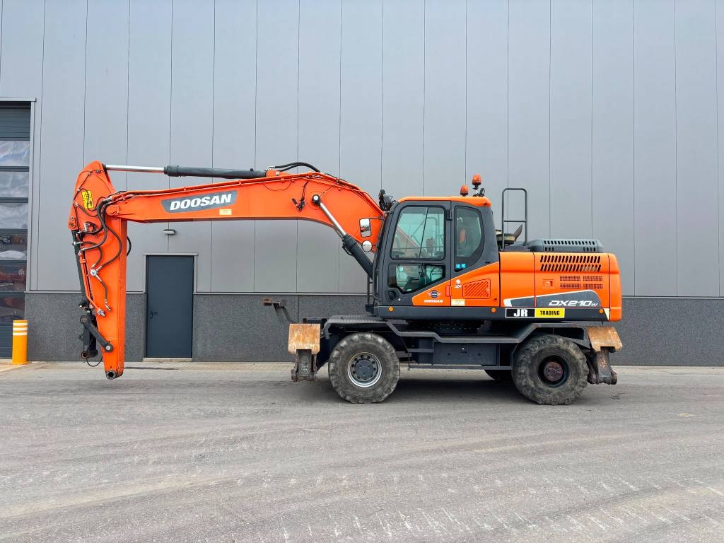 Doosan DX 210 W-5 (Coming soon - w/bucket)