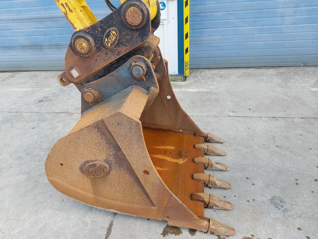 Komatsu PC210LC-10