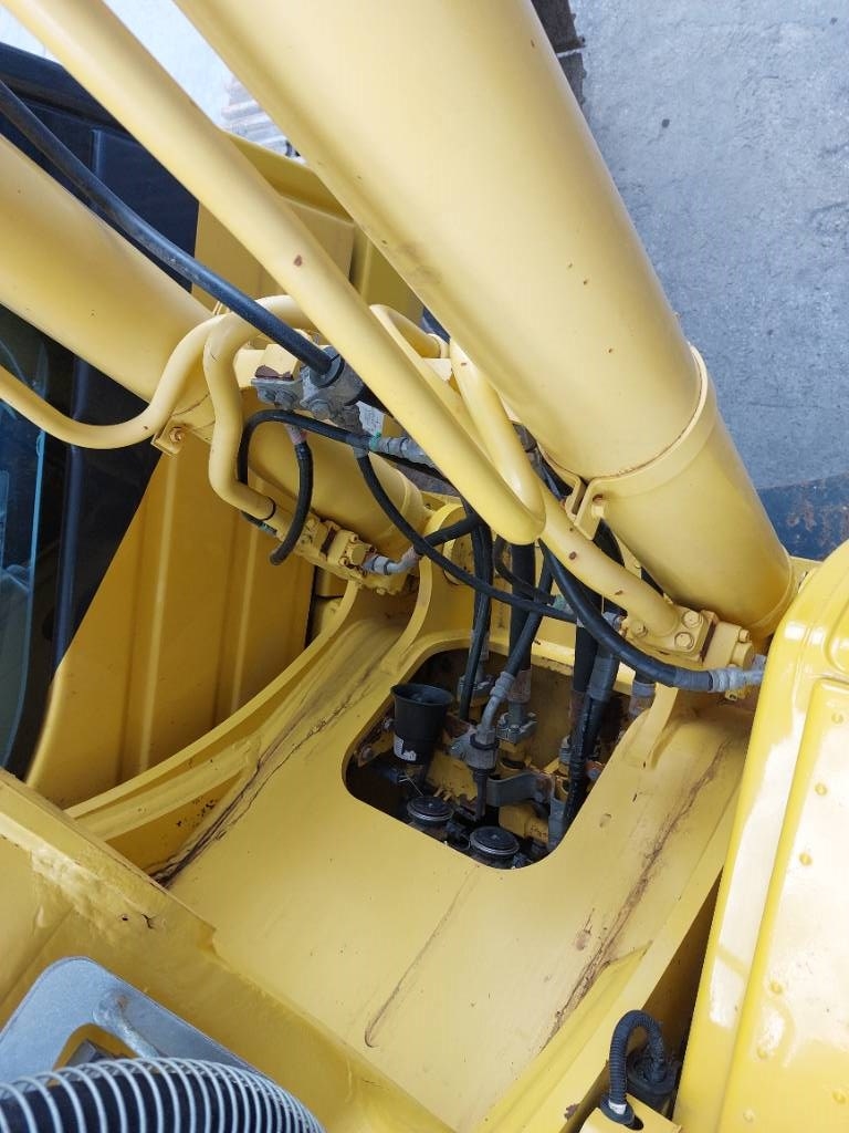 Komatsu PC210LC-10