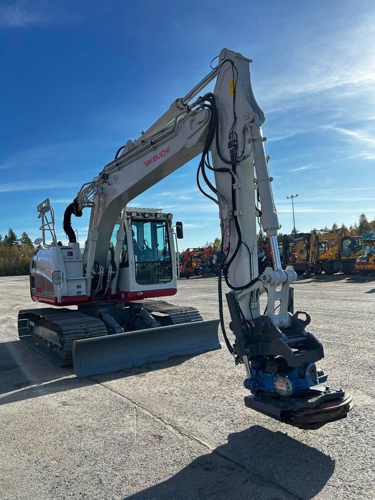 takeuchi-tb-2150-r-pyorittaja,96211e3e