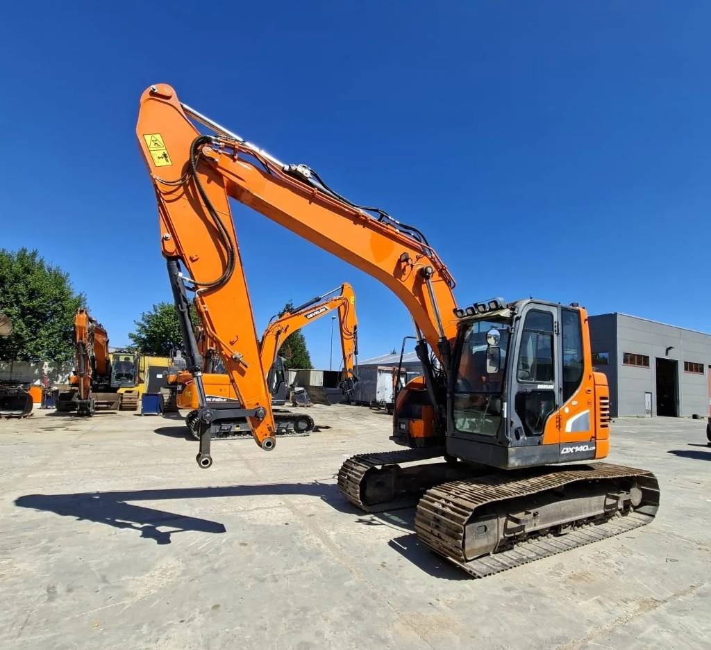 Doosan DX140LCR-5, Crawler Excavators, Construction Equipment