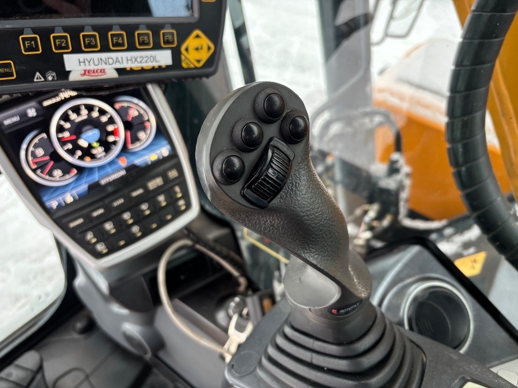 hyundai-hx-220-l-pyorittaja-le,0c27520f